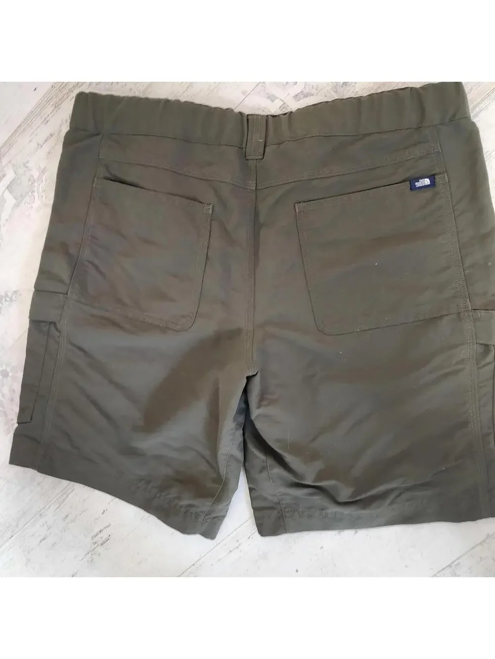 Flawless North Face Mens deep olive shorts 36